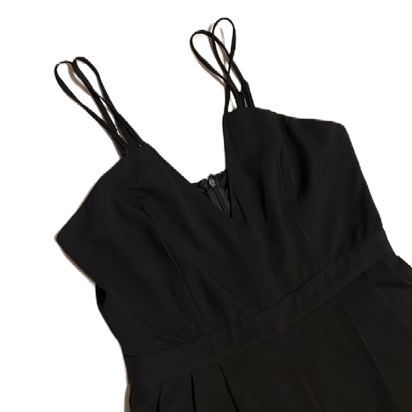 Jealous Tomato, Adjustable Straps, Zip Back short Jumpsuit, Black, Size Large - Picture 2 of 7